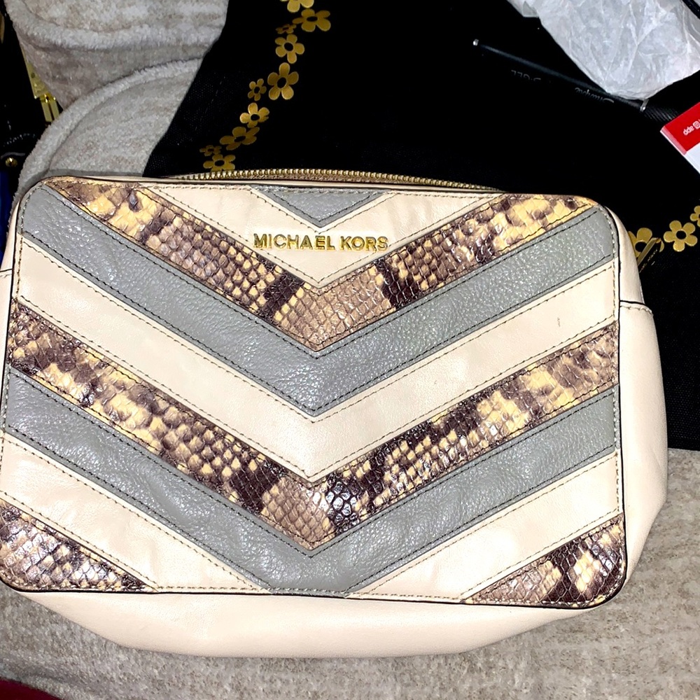 MK cross body